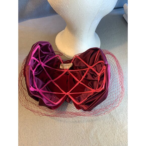 Ladies Red Velvet and Satin Hat with Netting Union Made Vintage - Picture 5 of 9